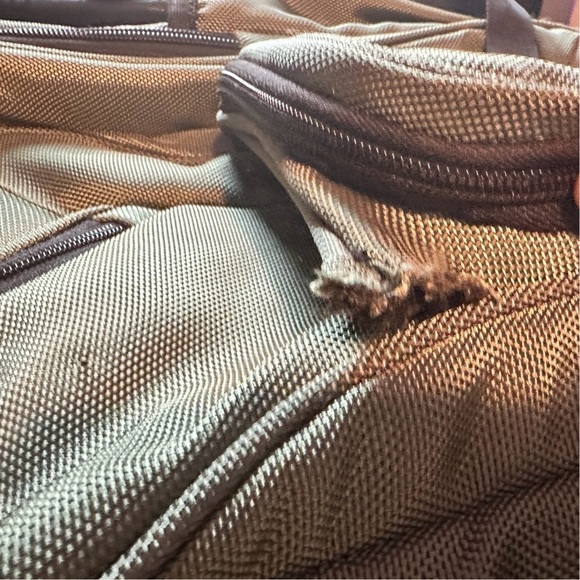 FŪL Backback (Used - Good Condition) 🏔️ - Picture 4 of 5